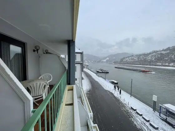 Tek Büyük veya İki Ayrı Yataklı Oda, Balkon (Partial river view)