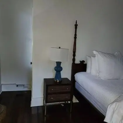 Room 18, King Room (The Cottage)