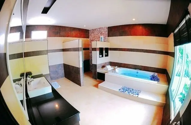 Deluxe Jacuzzi