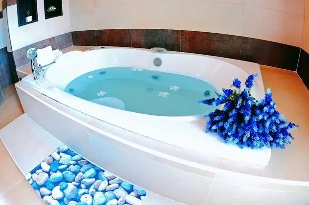 Deluxe Jacuzzi