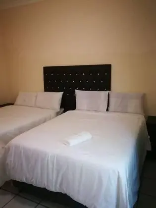 Basic Tek Büyük veya İki Ayrı Yataklı Oda, 2 Çift Kişilik Yatak