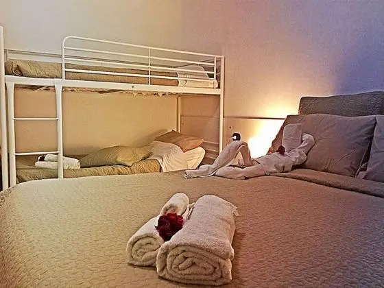 Dört Kişilik Oda, Özel Banyo, Bahçe Manzaralı