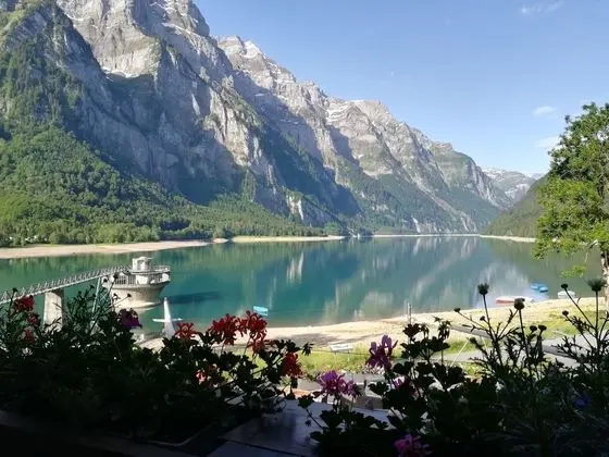 Üç Kişilik Oda, Göl Kenarı