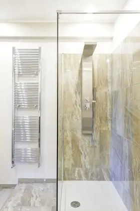 Superior Oda, 1 En Büyük (King) Boy Yatak, Küvet, Şehir Manzaralı