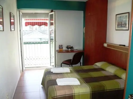 Tek Büyük Yataklı Oda, 1 Çift Kişilik Yatak