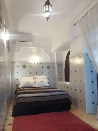 Basic Tek Büyük Yataklı Oda, 2 Yatak Odası (Habiba)