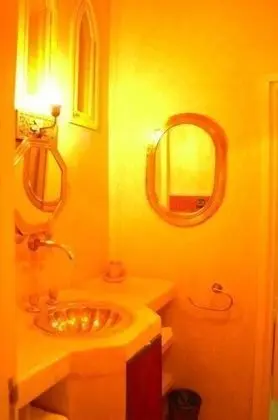 Standard Tek Büyük veya İki Ayrı Yataklı Oda, Avlu Manzaralı