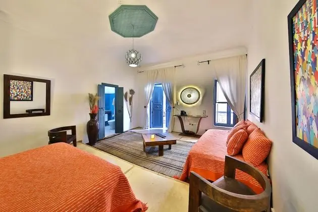 Superior Üç Kişilik Oda, Banyolu/Duşlu, Avlu