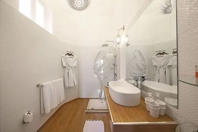 Superior Üç Kişilik Oda, Banyolu/Duşlu, Avlu