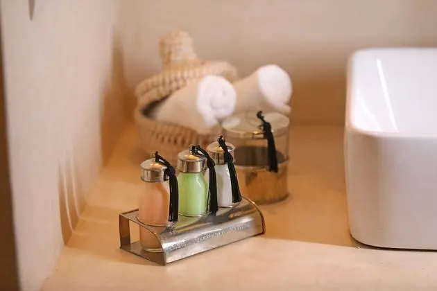 Superior Üç Kişilik Oda, Banyolu/Duşlu, Avlu