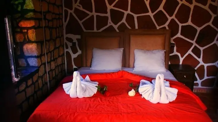 Standard Tek Büyük veya İki Ayrı Yataklı Oda, 1 Çift Kişilik Yatak, Özel Banyo, Havuz Manzaralı