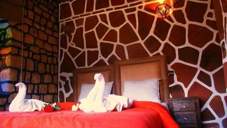 Standard Tek Büyük veya İki Ayrı Yataklı Oda, 1 Çift Kişilik Yatak, Özel Banyo, Havuz Manzaralı