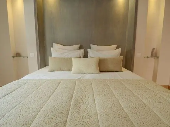 Deluxe Oda, 1 Büyük (Queen) Boy Yatak