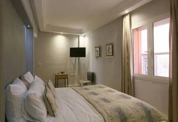 Deluxe Oda, 1 Büyük (Queen) Boy Yatak