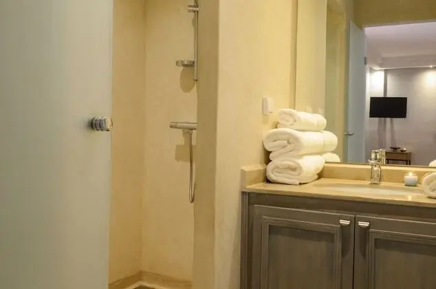 Deluxe Oda, 1 Büyük (Queen) Boy Yatak