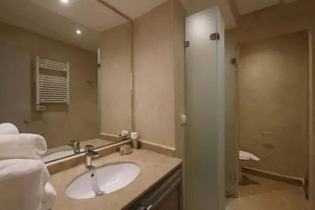 Deluxe Oda, 1 Büyük (Queen) Boy Yatak