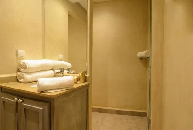 Deluxe Oda, 1 Büyük (Queen) Boy Yatak