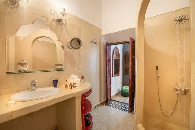 Basic Tek Büyük Yataklı Oda