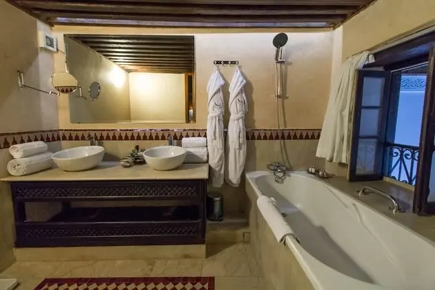 Superior Süit, Özel Banyo, Havuz Manzaralı (Ambassadeur)
