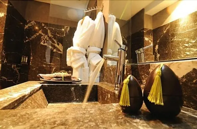 Tek Büyük veya İki Ayrı Yataklı Oda (Mint)