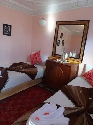 Tek Büyük veya İki Ayrı Yataklı Oda, Ortak Banyo