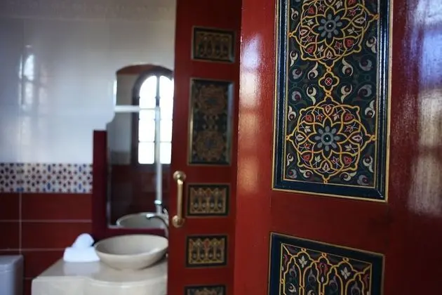 Deluxe Tek Büyük veya İki Ayrı Yataklı Oda, 1 Yatak Odası, Banyolu/Duşlu, Bahçe Manzaralı