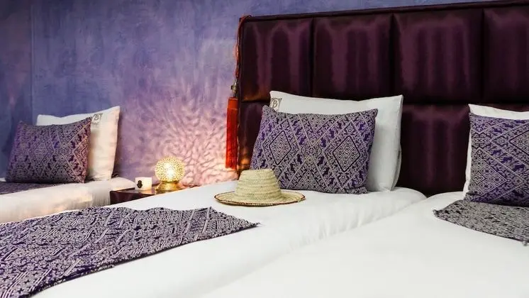 Üç Kişilik Oda, Sigara İçilmez