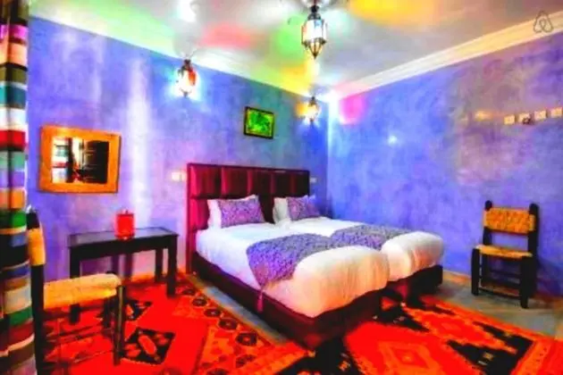 Üç Kişilik Oda, Sigara İçilmez