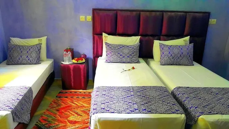 Üç Kişilik Oda, Sigara İçilmez