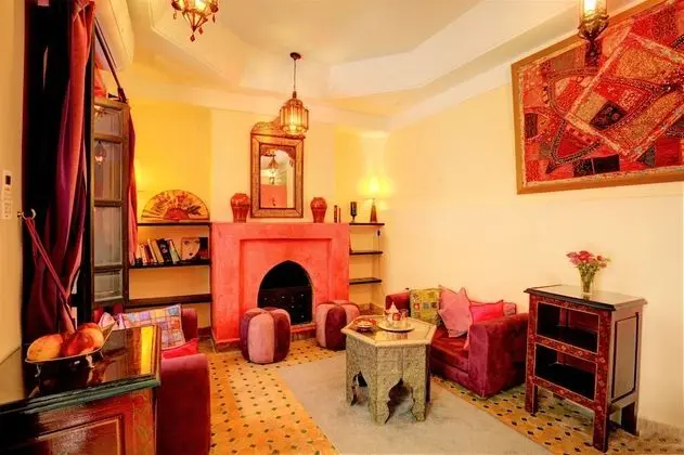 Romantic Tek Büyük Yataklı Oda (Sharifa)