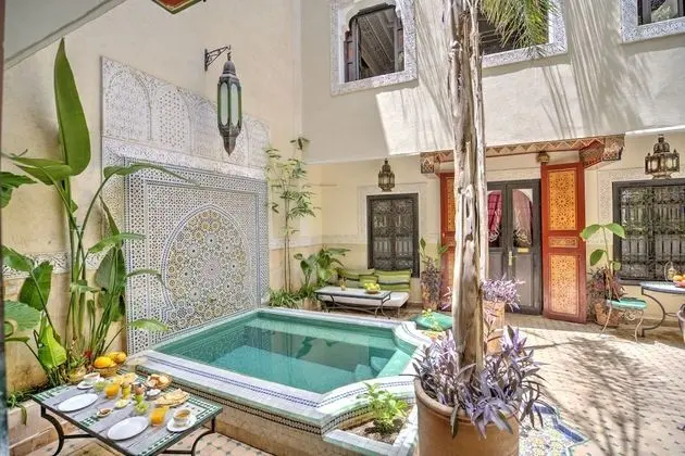 Romantic Tek Büyük Yataklı Oda (Sharifa)