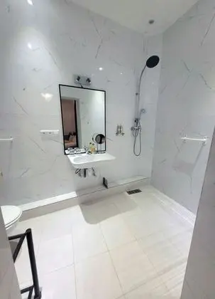 Comfort Üç Kişilik Oda, Banyolu/Duşlu (Chambre)