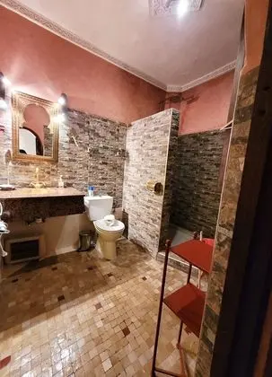 Comfort Üç Kişilik Oda, Banyolu/Duşlu (Chambre)