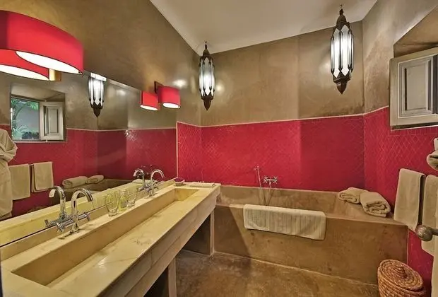 Luxury Oda