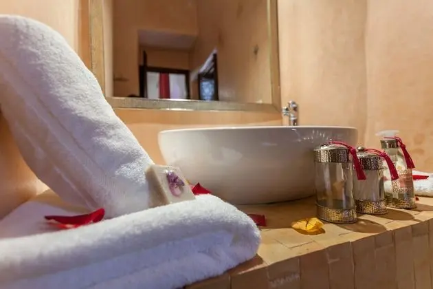 Superior Tek Büyük Yataklı Oda, Özel Banyo (Samira)