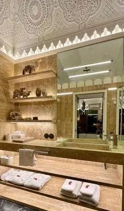 Deluxe Tek Büyük Yataklı Oda (Kamal)