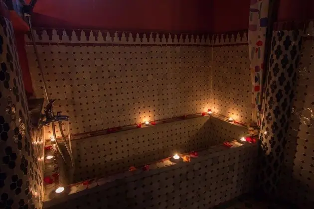 Luxury Dört Kişilik Oda, Avlu Manzaralı