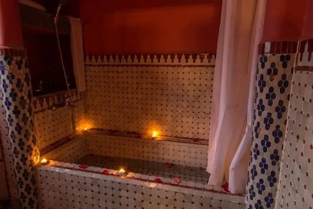 Luxury Dört Kişilik Oda, Avlu Manzaralı