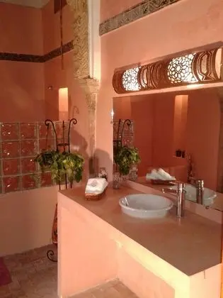 Traditional Tek Büyük Yataklı Oda, 1 Çift Kişilik Yatak, Veranda, Zemin Kat (Tine-Hinane)