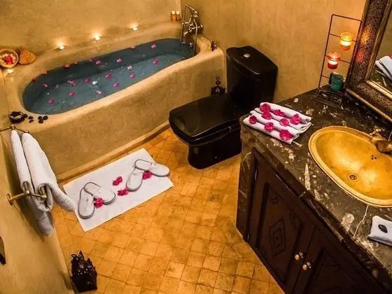 Tek Büyük Yataklı Oda, Özel Banyo (Jasmin)