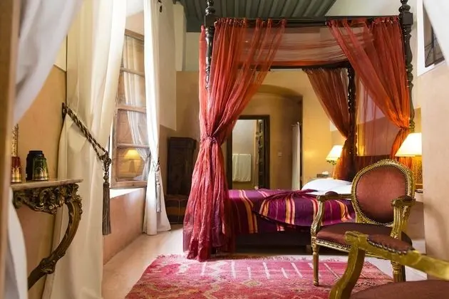 Oda, Avlu Manzaralı (Talilit)