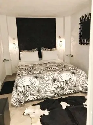 Ev, Sigara İçilmez (Riad)
