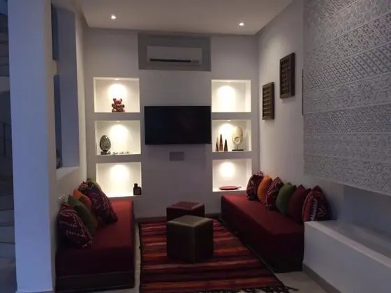 Ev, Sigara İçilmez (Riad)