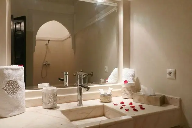 Tek Büyük Yataklı Oda, Sigara İçilmez