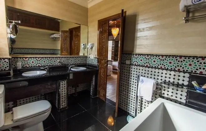 Deluxe Tek Büyük Yataklı Oda, Küvet