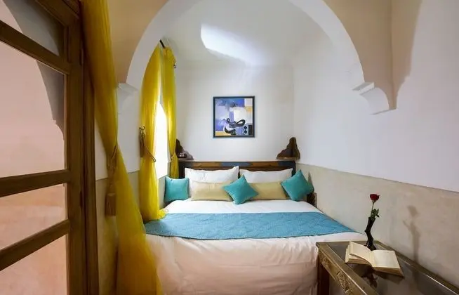 Basic Tek Büyük Yataklı Oda, 1 En Büyük (King) Boy Yatak, Havuz Manzaralı (Ilias)