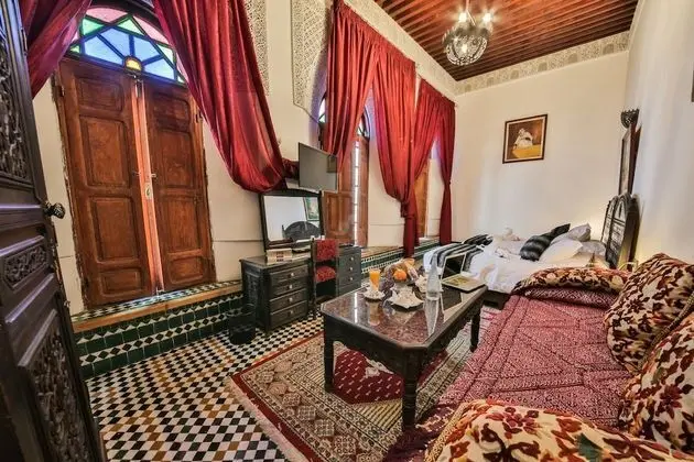 Süit (Lalla Yakout)