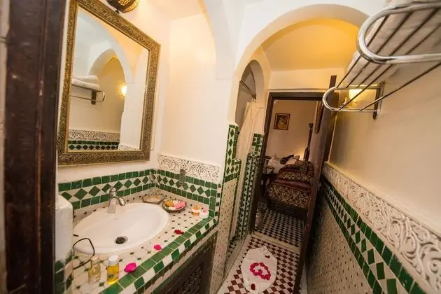 Süit (Lalla Yakout)