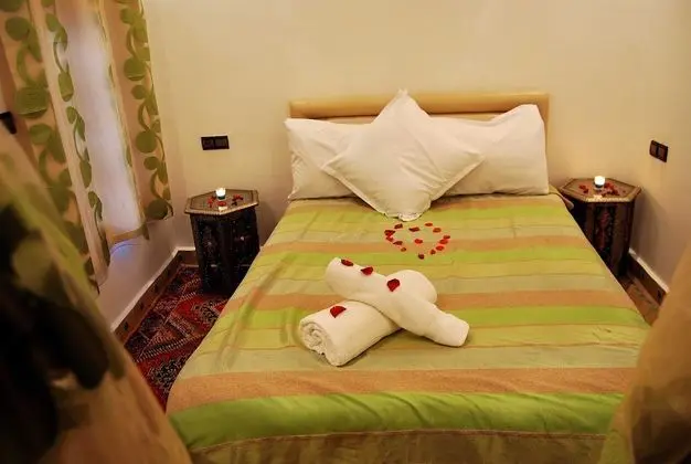 Tek Büyük Yataklı Oda (Piano)