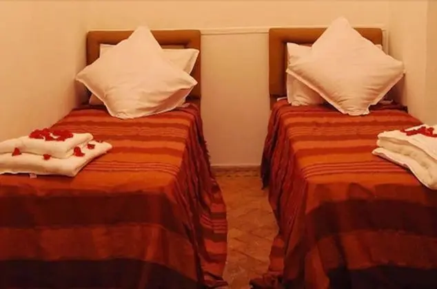 Tek Büyük Yataklı Oda (Piano)